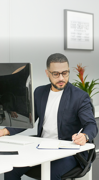 business_man_online_shopping